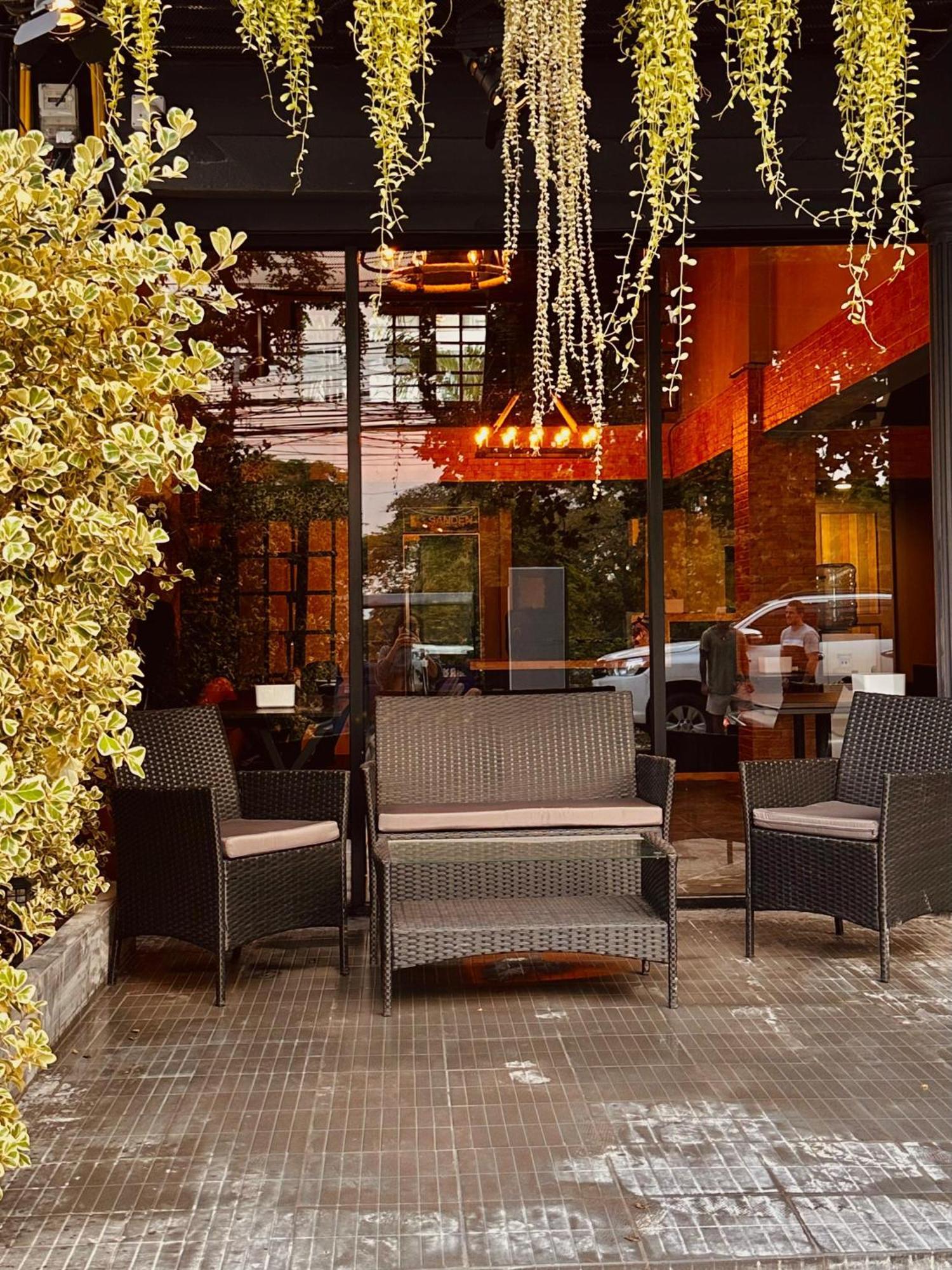 Hostel Friends Station & Cafe Паттая Екстер'єр фото