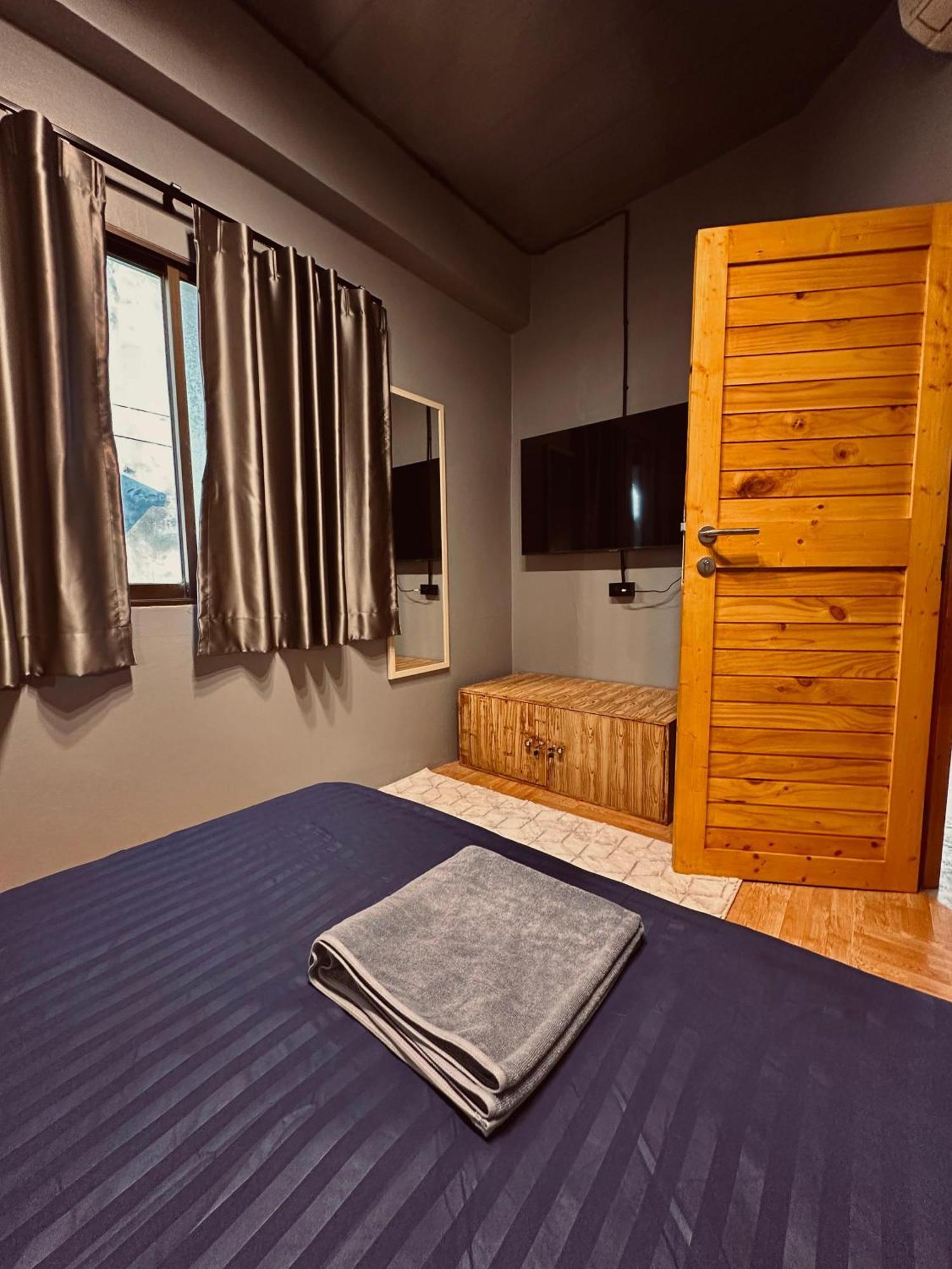 Hostel Friends Station & Cafe Паттая Екстер'єр фото